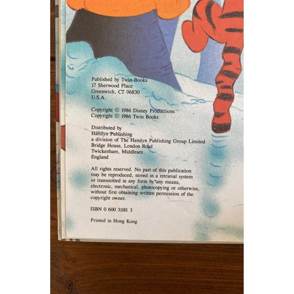 Vintage Walt Disney Winnie the Pooh Hardcover Book 1986 - Picture 4 of 10